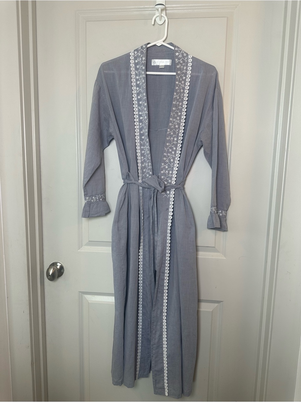 Eileen West Grey Cotton Eyelet Lace Trimmed Long Robe Belted Pockets, Size S/M